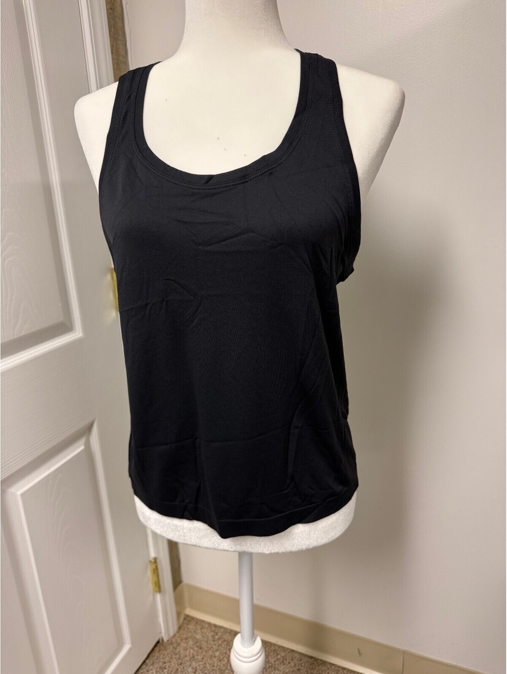 All in Motion Seamless Core Tank Top in Black, Size Small